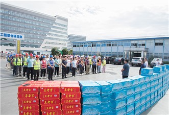 “夏送清涼”走進市城運集團在建項目現場
