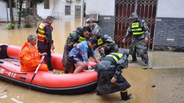 在這岳陽市70年一遇的大暴雨中，市交投集團在行動