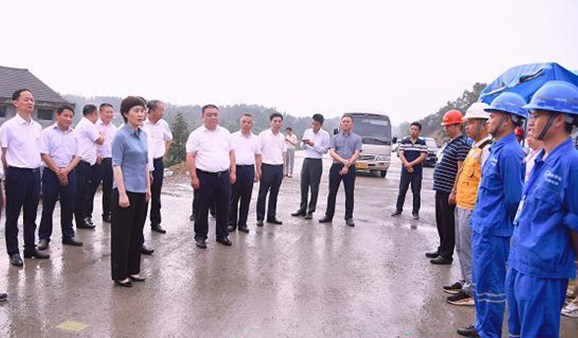 市長夏日“送清涼”，慰問重點交通項目一線建設者！
