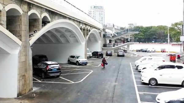 煥然一新！還記得當(dāng)初的小龍城嗎？變停車場免費(fèi)使用啦