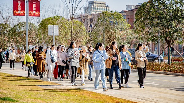 時(shí)代召喚巾幗 奮斗成就夢想 | 市交投集團(tuán)工會(huì)女工委組織參觀洞庭南路歷史文化街區(qū)